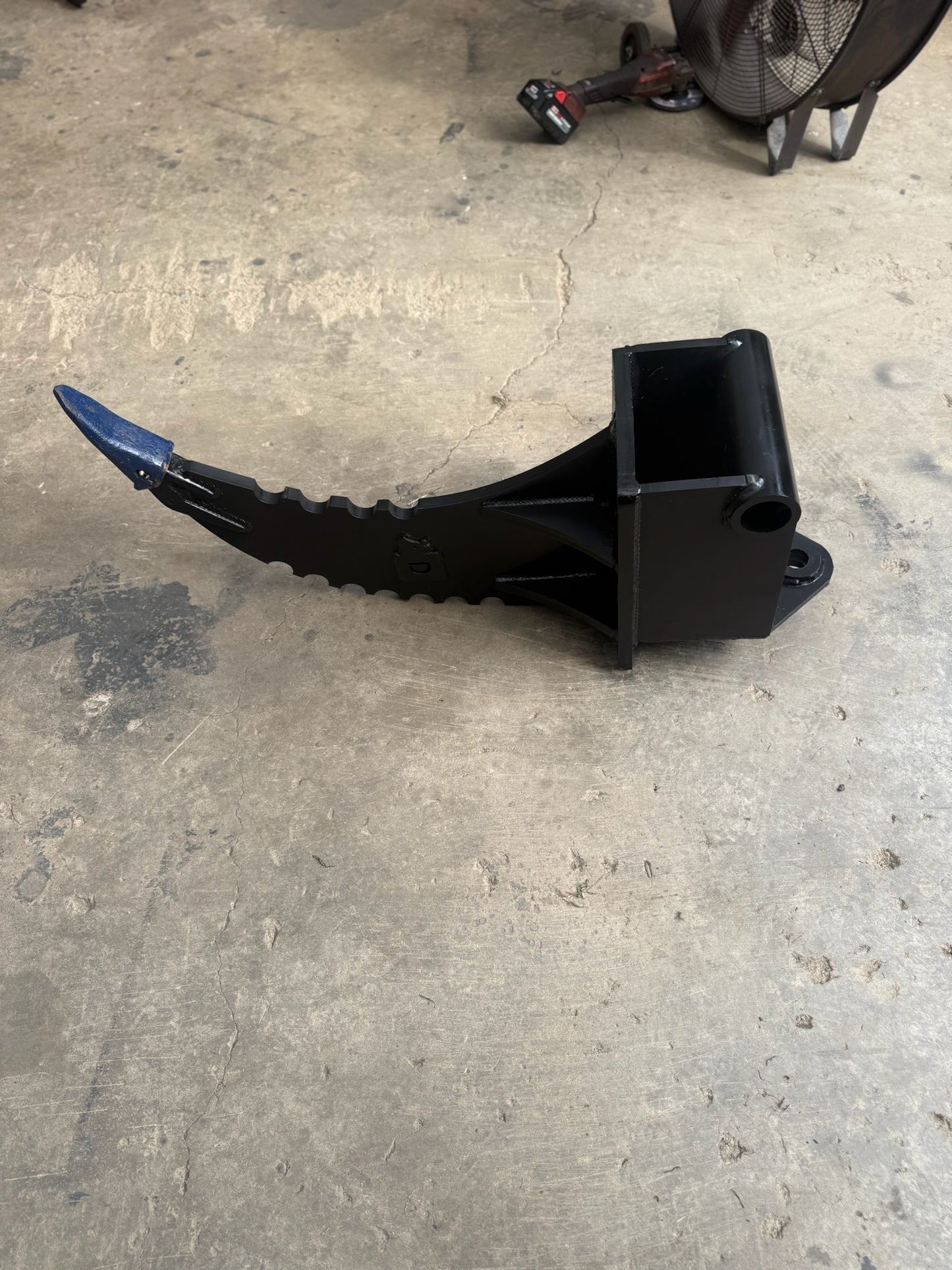 TAG / Wain Roy Quick Coupler - 1.25” T Pin QC27 Root Ripper / Frost Ripper