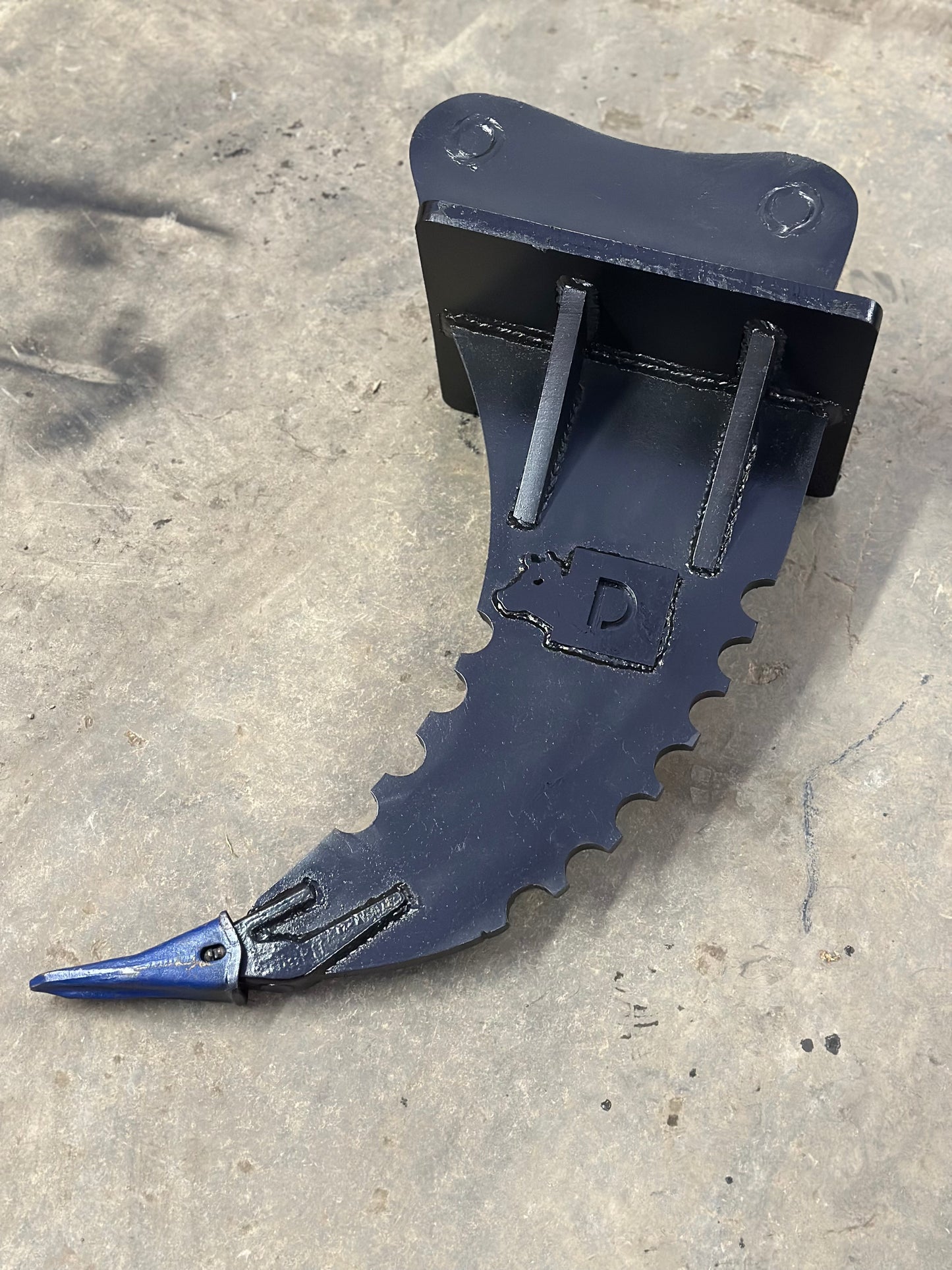 Root ripper / frost ripper