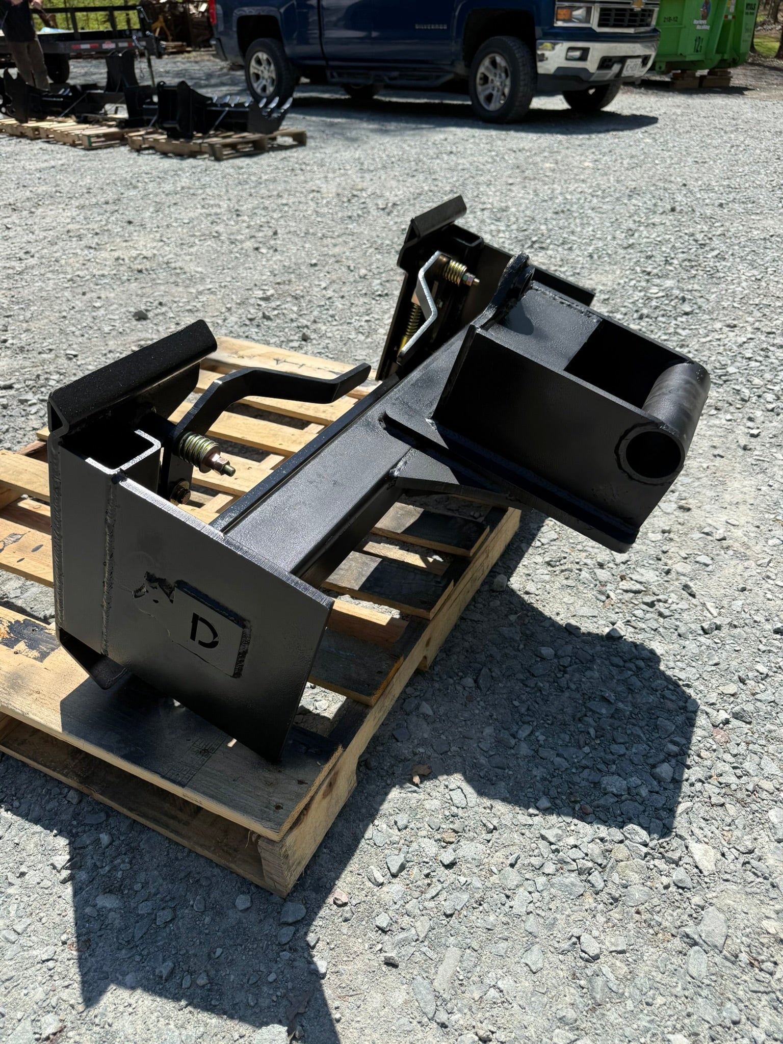 Excavator to Skid Steer Adapter For TAG | Wain Roy Quick Coupler - 1.25” T Pin QC27